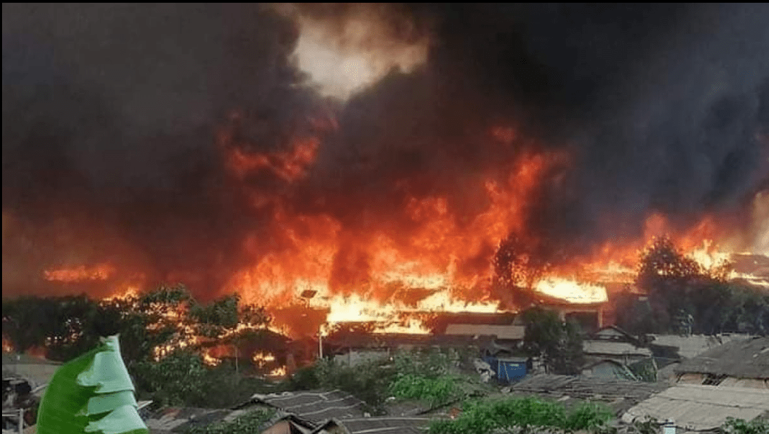 Burning rohingya refugee camp
